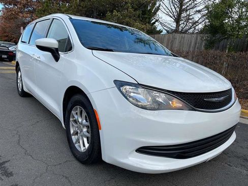 Used 2017 Chrysler Pacifica LX image 30