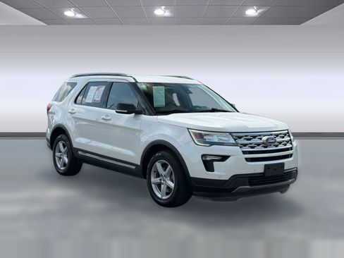 Used 2019 Ford Explorer XLT w/ Equipment Group 202A FWD image 11