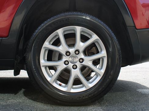 Used 2017 Jeep Cherokee Latitude w/ Comfort/Convenience Group image 28