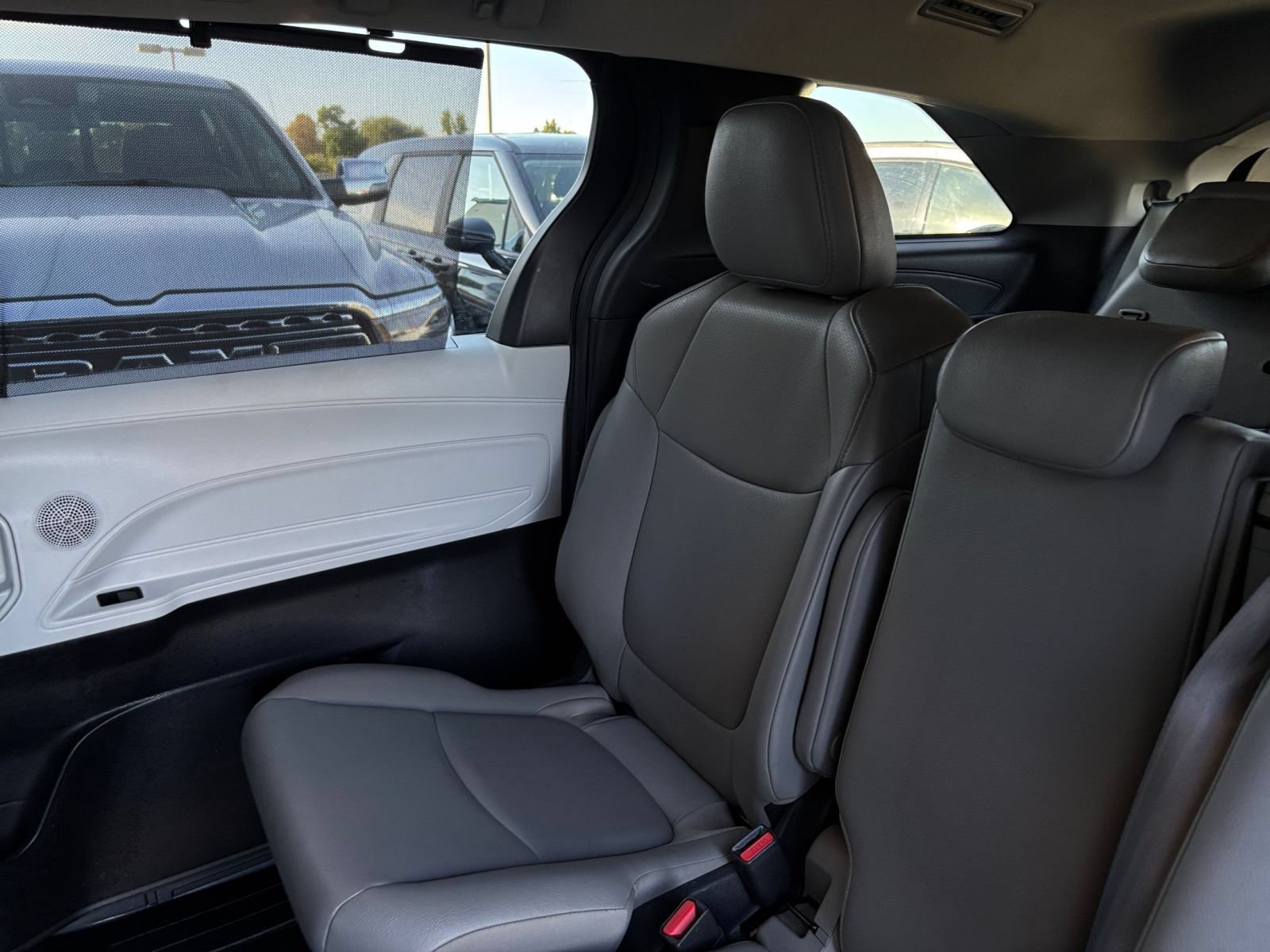 Used 2025 Toyota Sienna XLE FWD image 41
