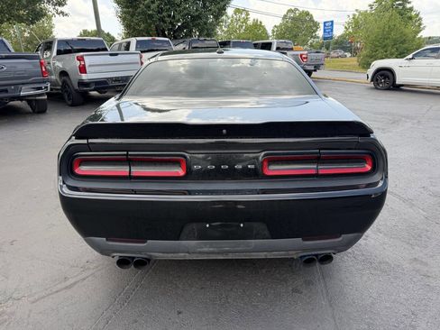Used 2019 Dodge Challenger SXT RWD image 6