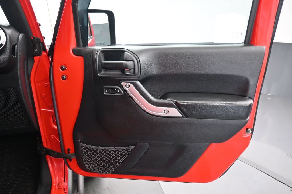 Used 2016 Jeep Wrangler Unlimited Rubicon AWD/4WD image 33