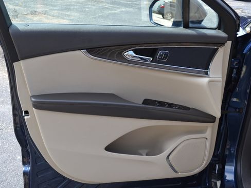 Used 2017 Lincoln MKX Reserve w/ Lincoln MKX Climate Package image 31