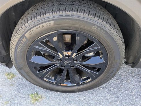 Used 2023 Ford Explorer Limited image 3