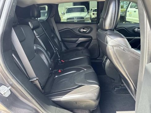Used 2019 Jeep Cherokee Limited FWD image 13