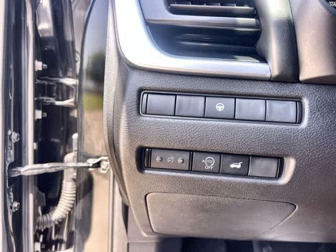 Used 2024 Nissan Rogue SL FWD image 29