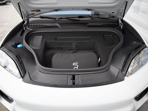 Certified 2025 Porsche Macan Electric image 30