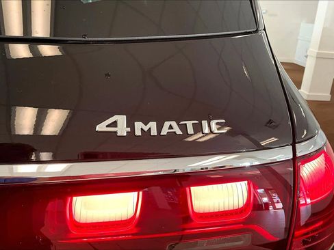 Used 2025 Mercedes-Benz GLS 450 4MATIC image 9
