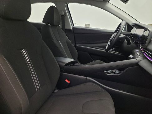 Used 2025 Hyundai Elantra SEL FWD image 21