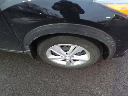 Used 2023 Nissan Kicks S image 9