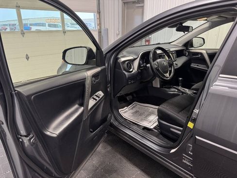 Used 2018 Toyota RAV4 XLE w/ Convenience Package AWD/4WD image 8