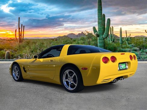 Used 2004 Chevrolet Corvette Coupe w/ Roof Package image 5