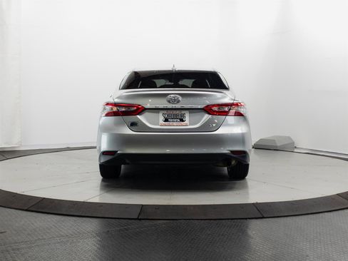 Used 2020 Toyota Camry LE image 9