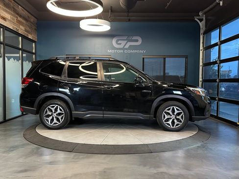 Used 2021 Subaru Forester Premium AWD/4WD image 2