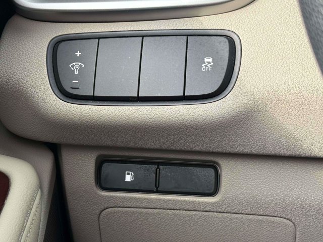 Used 2018 Kia Sorento FWD image 21