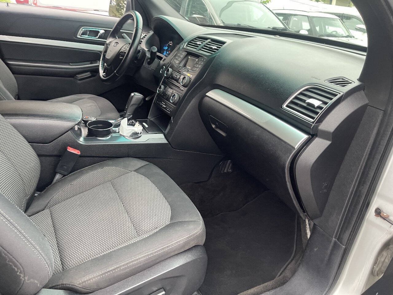 Used 2016 Ford Explorer XLT AWD/4WD image 25