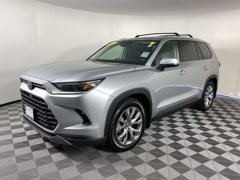 Used 2024 Toyota Grand Highlander AWD image 4