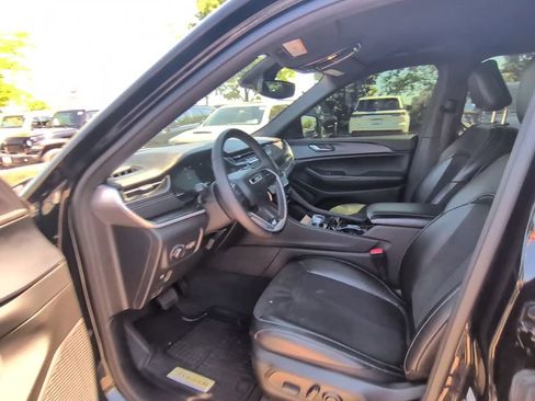 Used 2023 Jeep Grand Cherokee L Laredo AWD/4WD image 26