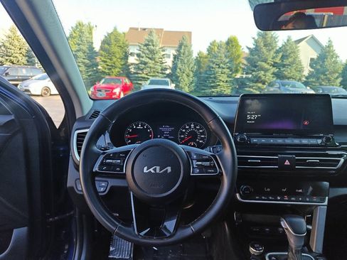 Used 2023 Kia Seltos EX AWD/4WD image 11