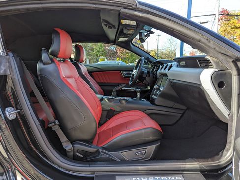 Used 2017 Ford Mustang GT Premium image 32