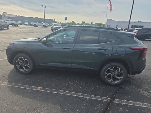 Used 2025 Chevrolet Trax LT w/ LT Convenience Package FWD image 7