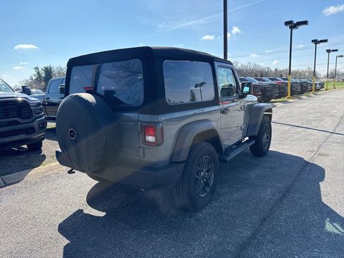Used 2024 Jeep Wrangler Sport S image 7