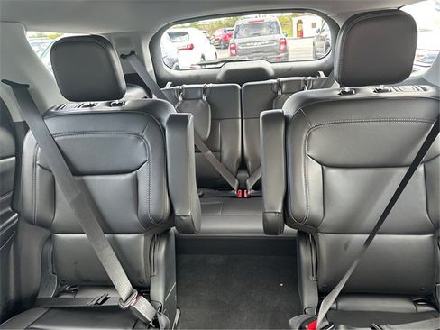 Used 2023 Ford Explorer XLT w/ Equipment Group 202A image 18