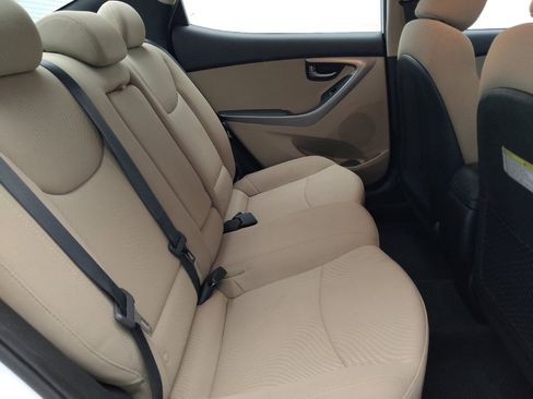 Used 2015 Hyundai Elantra SE FWD image 19