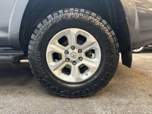 Used 2016 Toyota 4Runner SR5 image 9