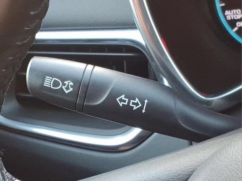 Used 2018 Chevrolet Equinox LT FWD image 29