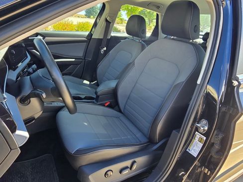 Used 2025 Volkswagen Jetta SE w/ Sunroof Package FWD image 14