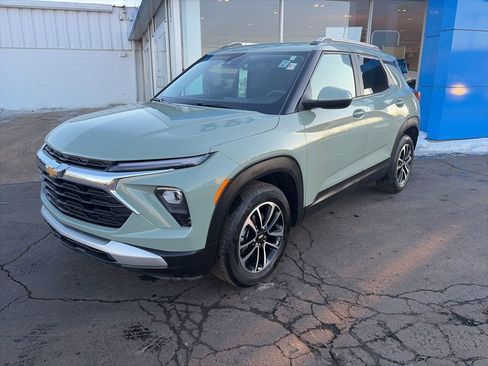 Used 2025 Chevrolet TrailBlazer LT image 3