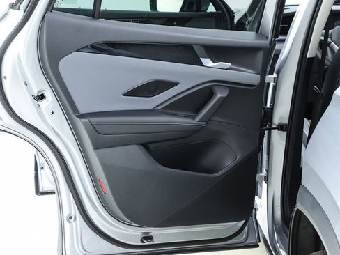 New 2026 Volkswagen Tiguan SE image 17