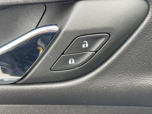 Used 2023 GMC Acadia SLE w/ Driver Convenience Package image 28