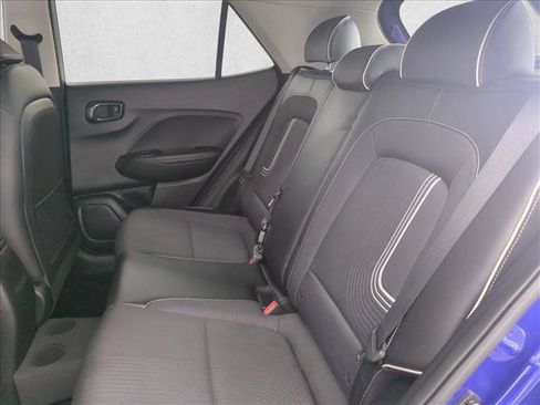 Used 2022 Hyundai Venue Limited FWD image 21