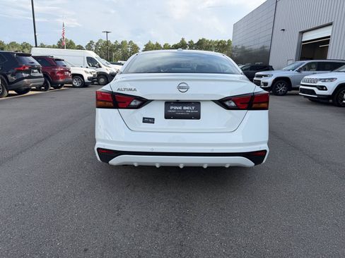 Used 2025 Nissan Altima 2.5 SV FWD image 5