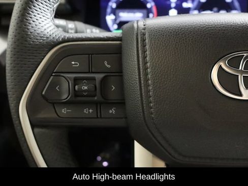 Used 2025 Toyota Tacoma TRD Sport AWD/4WD image 8