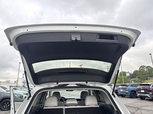 New 2025 Volkswagen Taos SE image 42