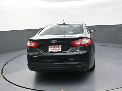 Used 2016 Ford Fusion SE image 6