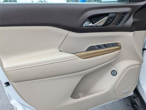 Used 2018 GMC Acadia Denali w/ Technology Package FWD image 15