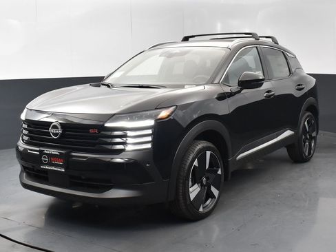 New 2026 Nissan Kicks SR FWD image 3