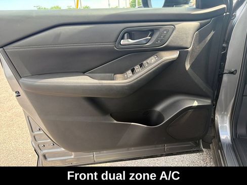 Used 2025 Nissan Rogue SL w/ SL Premium Package AWD/4WD image 12