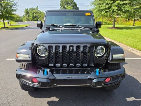 Used 2023 Jeep Wrangler Unlimited Sahara AWD/4WD image 2
