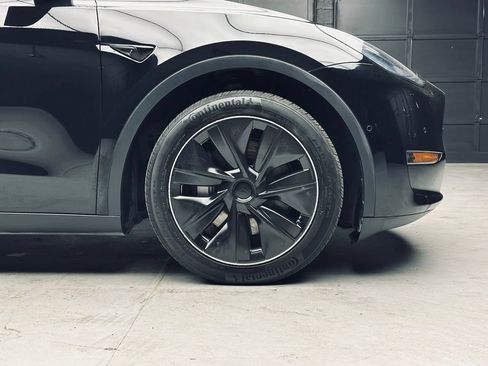 Used 2021 Tesla Model Y Long Range AWD/4WD image 40