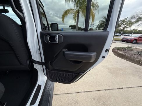 Used 2023 Jeep Wrangler Sport S image 28