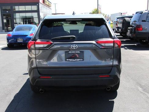 Used 2022 Toyota RAV4 LE w/ Carpet Mat Package (TMS) AWD/4WD image 8