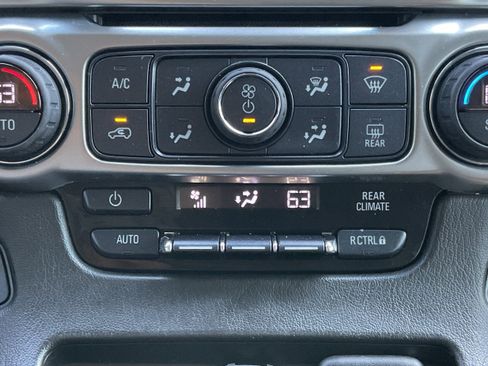 Used 2020 Chevrolet Suburban LT w/ Luxury Package AWD/4WD image 15