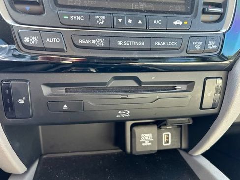 Used 2021 Honda Pilot Touring image 12