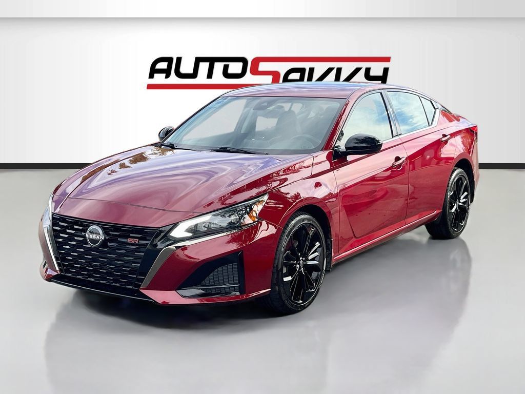 Used 2023 Nissan Altima 2.5 SR AWD/4WD image 3