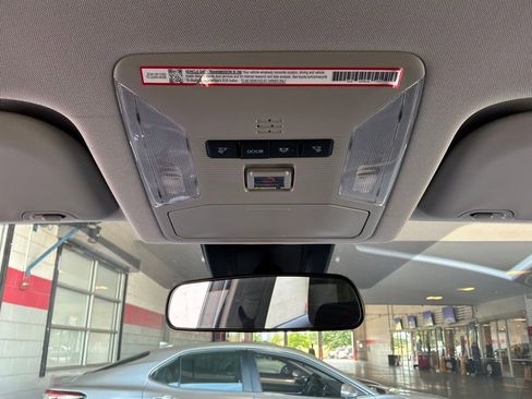 Used 2025 Toyota RAV4 LE AWD/4WD image 15